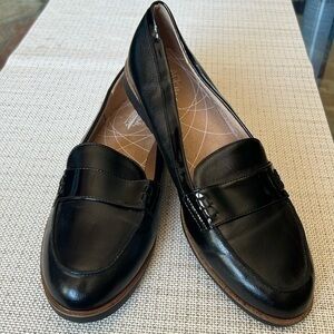 Size 9.5  Lifestride memory foam loafers NEVER WORN